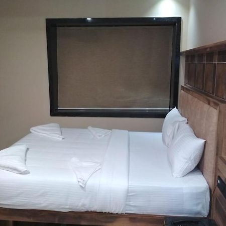 Hôtel Laxman Residency Mangalore à Kulurkudrū Extérieur photo