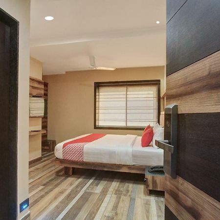 Hôtel Laxman Residency Mangalore à Kulurkudrū Extérieur photo