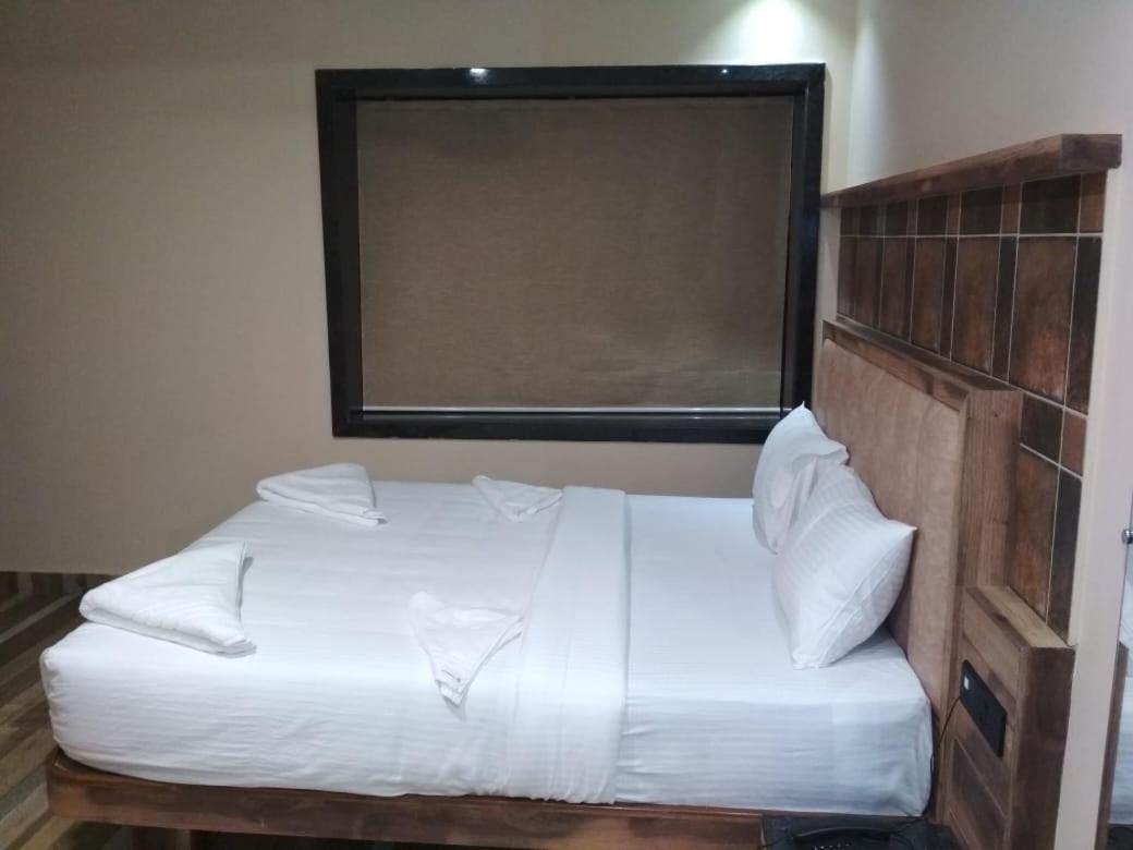 Hôtel Laxman Residency Mangalore à Kulurkudrū Extérieur photo