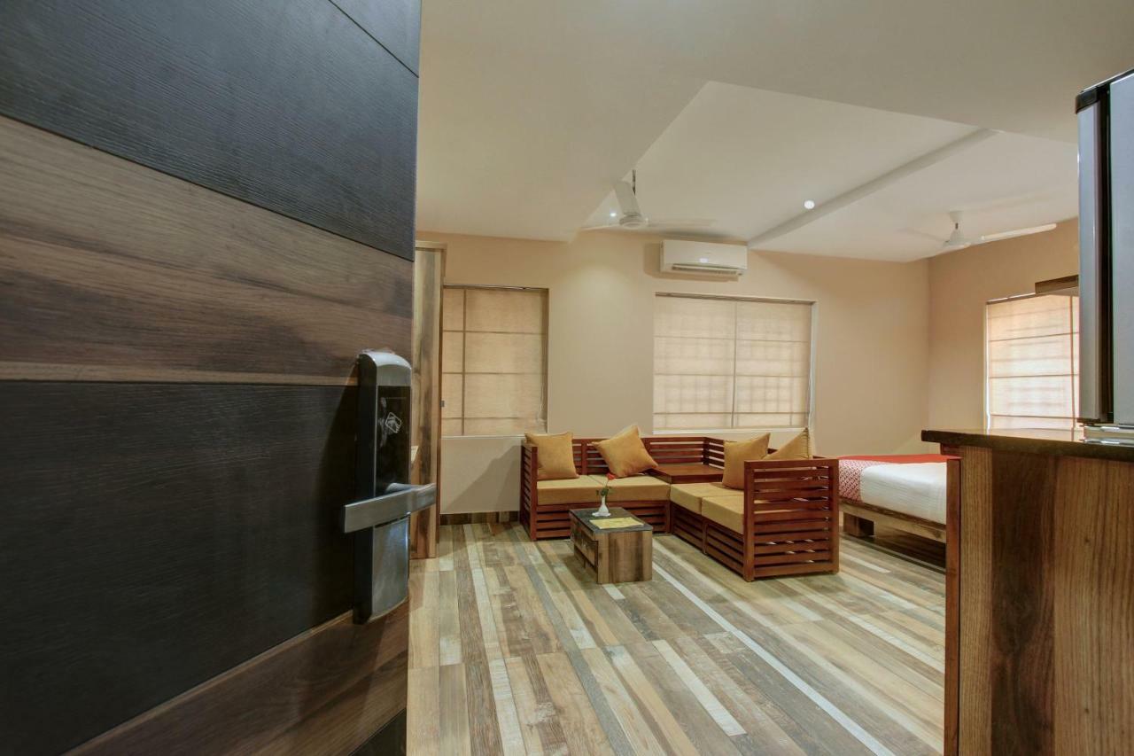Hôtel Laxman Residency Mangalore à Kulurkudrū Extérieur photo