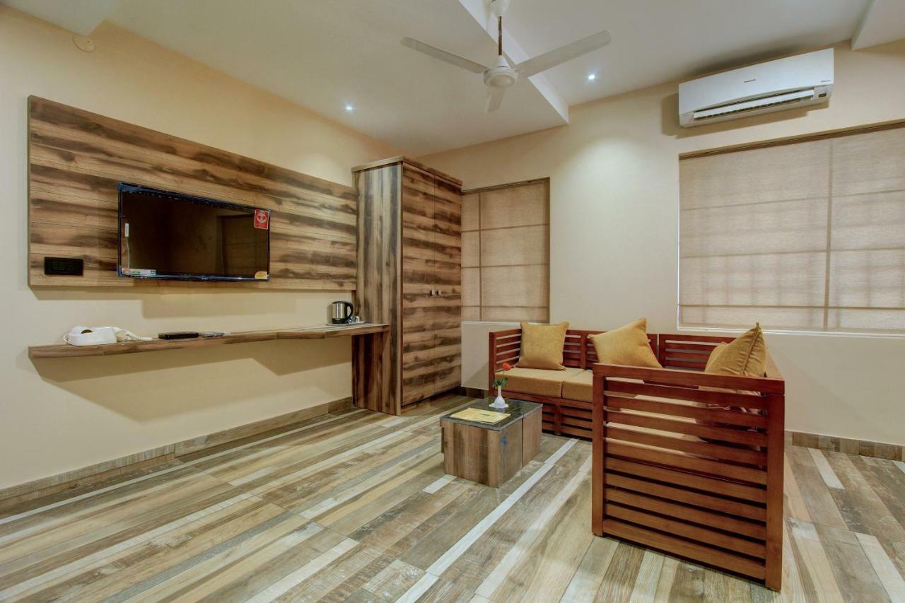 Hôtel Laxman Residency Mangalore à Kulurkudrū Extérieur photo